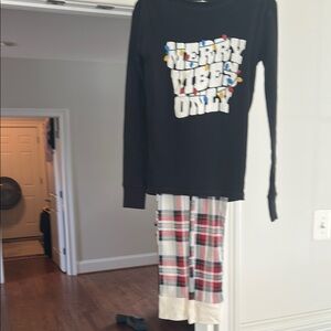 Black 'Merry Vibes Only' Pajama Set size large (10)